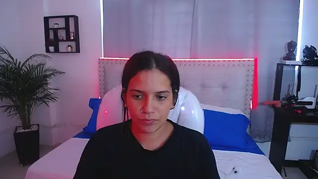 Snapshot of Chiqui_milk_ chatting on March 7, 8:11 pm Chiqui milk online show from March 7, 8:11 pm