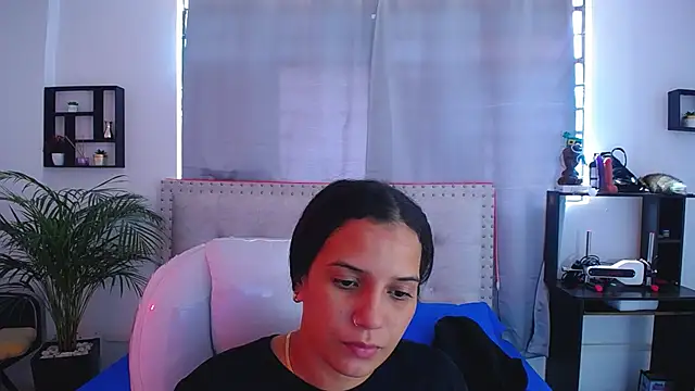 Snapshot of Chiqui_milk_ chatting on March 18, 7:10 pm Chiqui milk online show from March 18, 7:10 pm