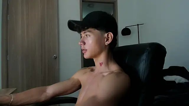 Snapshot of badboy_one_ chatting on February 6, 10:00 pm badboy one  online show from February 6, 10:00 pm