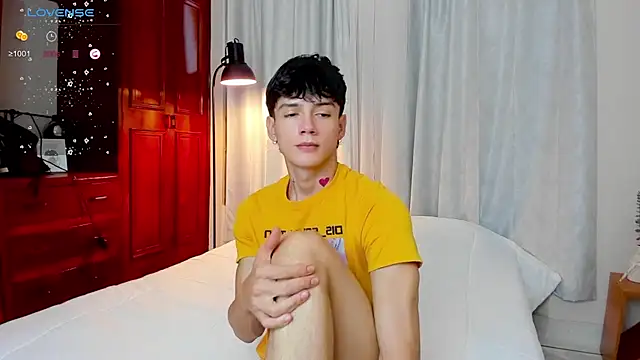 Snapshot of badboy_one_ chatting on October 24, 9:33 pm badboy one  online show from October 24, 9:33 pm