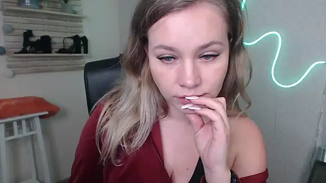 holly xglam online show from December 4, 11:41 am