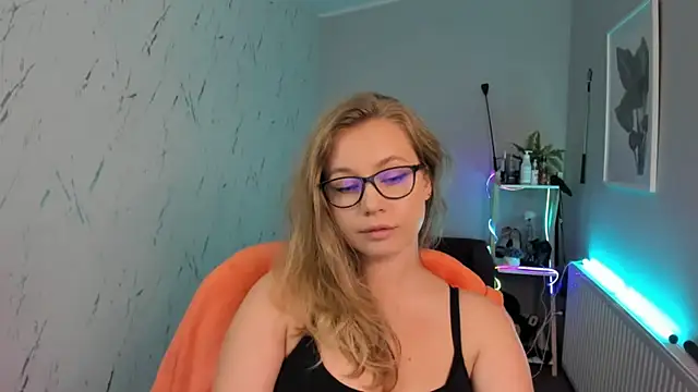 holly xglam online show from September 23, 5:27 pm