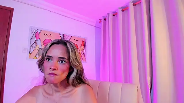 Snapshot of SkiinnyAna chatting on October 27, 7:29 pm SkiinnyAna online show from October 27, 7:29 pm