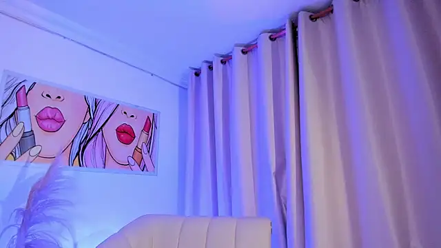 Snapshot of SkiinnyAna chatting on November 3, 7:37 pm SkiinnyAna online show from November 3, 7:37 pm