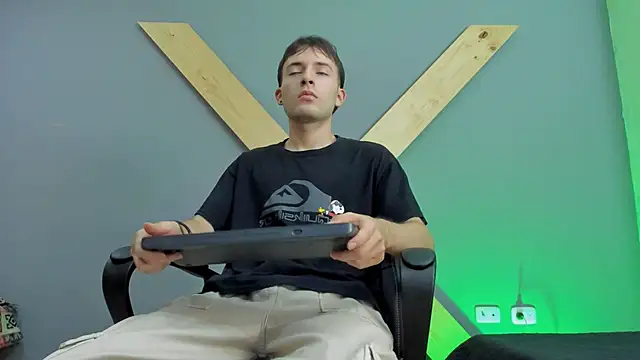 bower and colucci online show from December 22, 2:49 pm