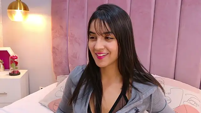Snapshot of LeenaBrown chatting on July 28, 2:24 pm LeenaBrown online show from July 28, 2:24 pm