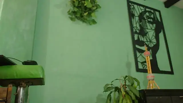 Snapshot of thirstymoonxx chatting on September 28, 7:08 pm thirstymoonxx online show from September 28, 7:08 pm