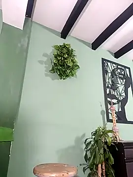 Snapshot of thirstymoonxx chatting on February 3, 4:43 am thirstymoonxx online show from February 3, 4:43 am