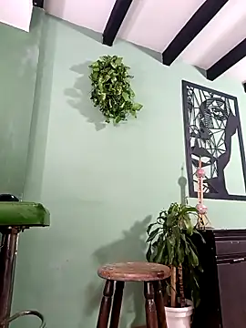 Snapshot of thirstymoonxx chatting on February 17, 4:31 am thirstymoonxx online show from February 17, 4:31 am