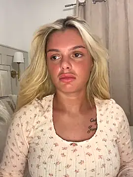 Snapshot of IrishTeenBarbie69 chatting on November 4, 11:48 pm IrishTeenBarbie69 online show from November 4, 11:48 pm