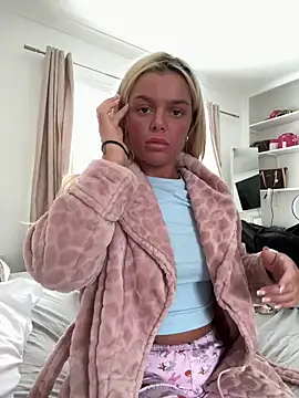 Snapshot of IrishTeenBarbie69 chatting on April 3, 10:46 am IrishTeenBarbie69 online show from April 3, 10:46 am