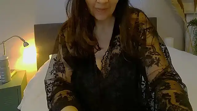 Ella Next Door online show from December 21, 1:53 pm