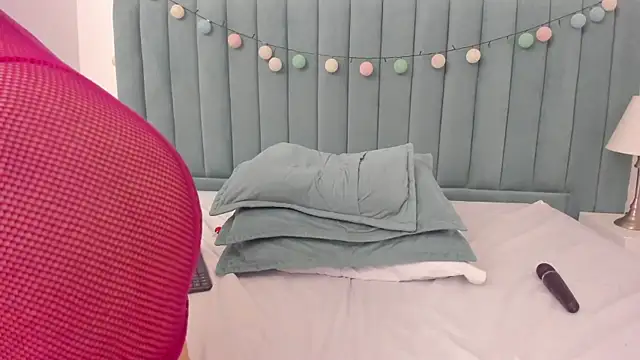 ChannelFox   online show from February 19, 10:09 pm