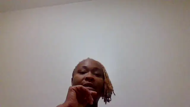 Snapshot of AllLeggs chatting on December 21, 11:24 pm AllLeggs online show from December 21, 11:24 pm