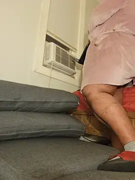 AllLeggs online show from June 5, 9:04 am