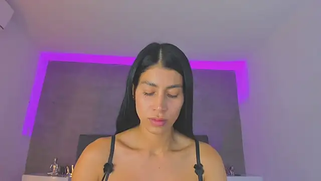 Snapshot of jasminehill_ chatting on February 22, 8:31 pm jasminehill  online show from February 22, 8:31 pm