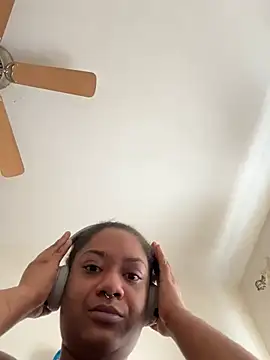 LunaWolfie143 online show from March 8, 4:28 pm