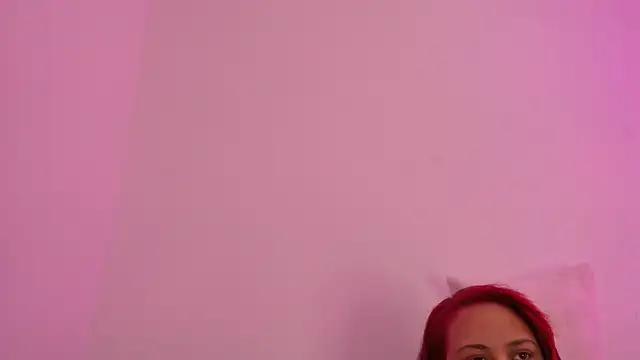 Emma  Roose  online show from June 30, 9:27 pm