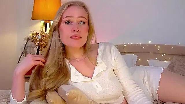 JuliaJaee online show from January 11, 11:24 pm