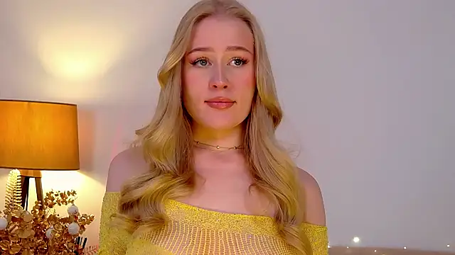 JuliaJaee online show from January 12, 7:10 pm