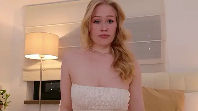 JuliaJaee online show from June 16, 3:58 pm