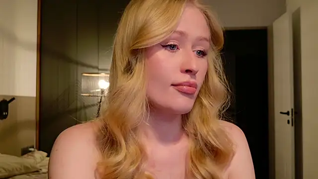 JuliaJaee online show from July 11, 4:43 pm