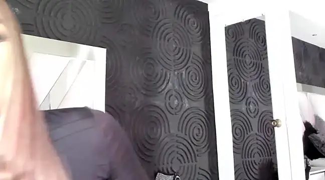 ambermartin  online show from January 2, 7:18 pm