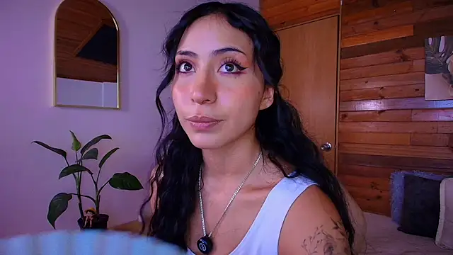 amber curly online show from June 12, 9:35 pm