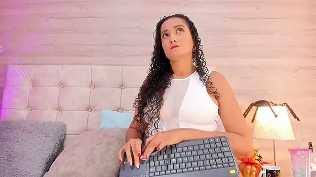 Snapshot of Holyjacky_ chatting on October 26, 12:00 pm Holyjacky  online show from October 26, 12:00 pm