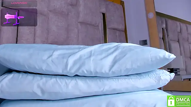 Snapshot of Eris_Rose chatting on November 7, 8:20 pm Eris Rose online show from November 7, 8:20 pm