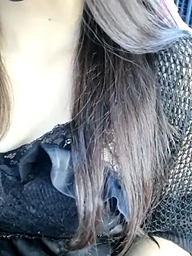 Snapshot of _Linez_ chatting on November 1, 4:53 pm  Linez  online show from November 1, 4:53 pm