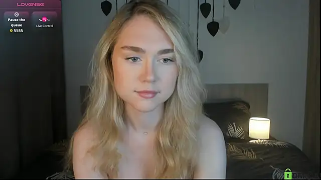 Snapshot of TheVanessaMaes chatting on October 24, 7:21 pm TheVanessaMaes online show from October 24, 7:21 pm