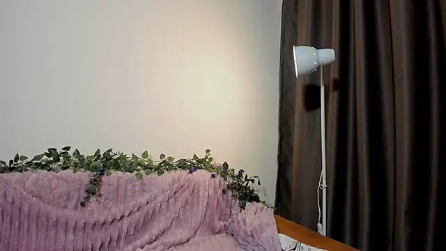 Snapshot of vergillhell chatting on November 28, 8:17 am vergillhell online show from November 28, 8:17 am