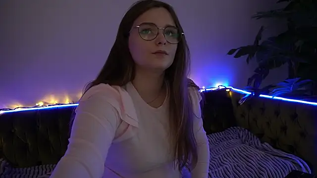 MagicPeachh  online show from December 16, 6:16 pm