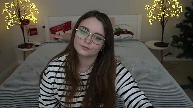 MagicPeachh  online show from December 18, 1:45 pm