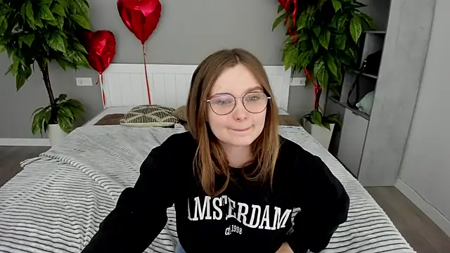 MagicPeachh  online show from March 17, 8:30 pm