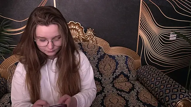 MagicPeachh  online show from September 13, 7:52 am