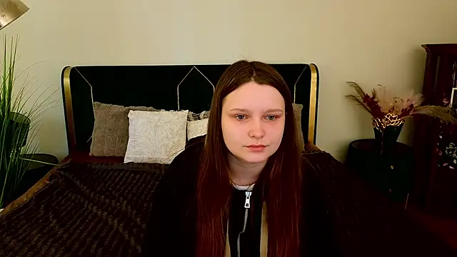 Snapshot of MagicPeachh_ chatting on March 13, 7:37 am MagicPeachh online show from March 13, 7:37 am