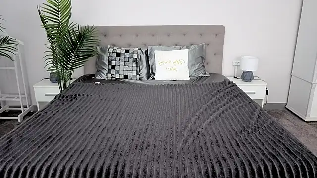 Snapshot of MagicPeachh_ chatting on March 17, 7:01 am MagicPeachh online show from March 17, 7:01 am