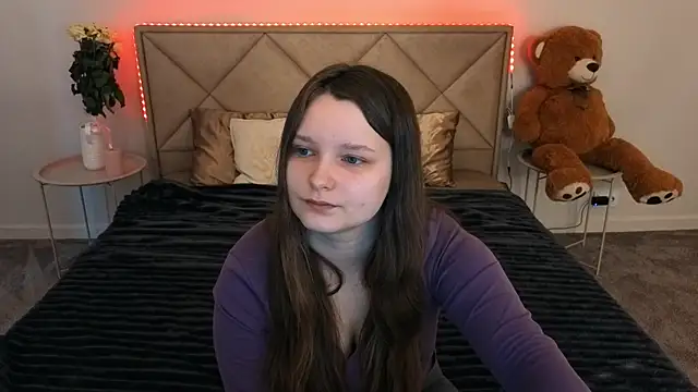 Snapshot of MagicPeachh_ chatting on March 20, 7:13 am MagicPeachh online show from March 20, 7:13 am