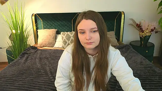 Snapshot of MagicPeachh_ chatting on March 25, 7:36 am MagicPeachh online show from March 25, 7:36 am