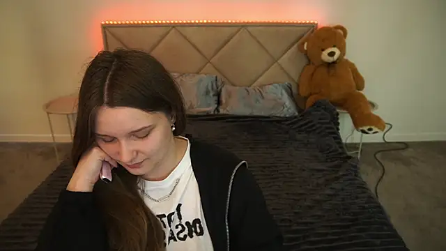MagicPeachh  online show from May 22, 6:53 am