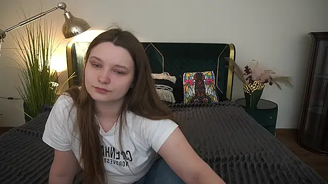 MagicPeachh  online show from May 26, 5:47 am