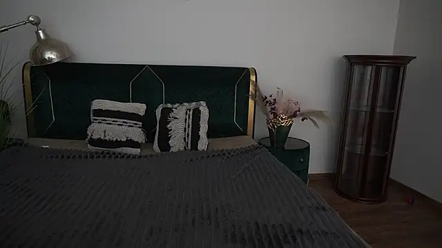 MagicPeachh  online show from June 1, 6:20 pm