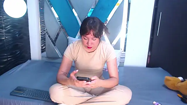 Victoria Coleman online show from October 1, 11:05 am