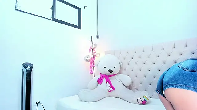 Victoria Coleman online show from October 9, 7:34 pm