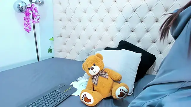 Victoria Coleman online show from January 13, 7:30 pm