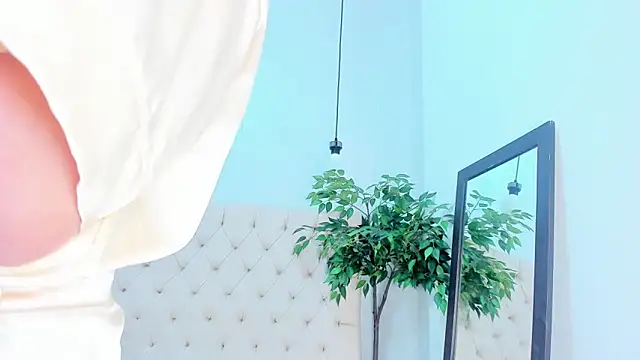 Victoria Coleman online show from February 20, 6:26 am