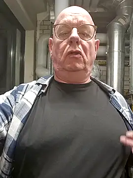 Snapshot of andrejoyfull64 chatting on February 9, 12:20 pm andrejoyfull64 online show from February 9, 12:20 pm