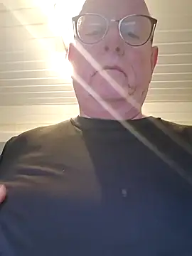 Snapshot of andrejoyfull64 chatting on February 18, 4:03 pm andrejoyfull64 online show from February 18, 4:03 pm